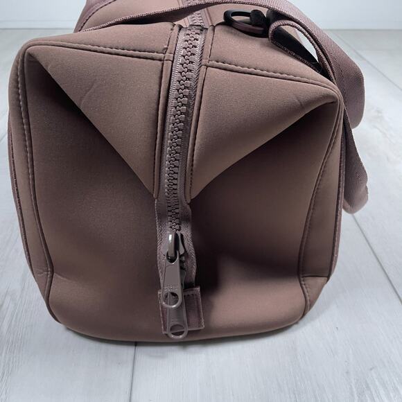 Dagne Dover Landon Neoprene Carryall Bag Dune Duffle Trolley Sleeve Medium - Picture 8 of 13